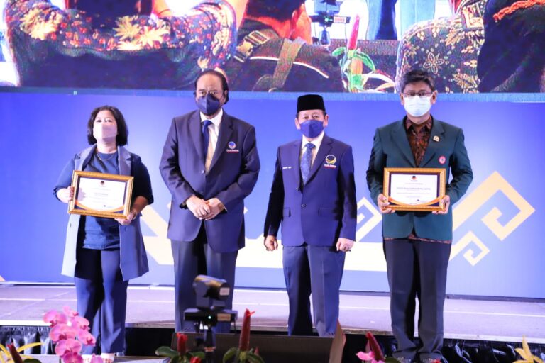 Dinilai Aktif Tangani Covid-19 di Lampung, Prof. Asep Raih Penghargaan