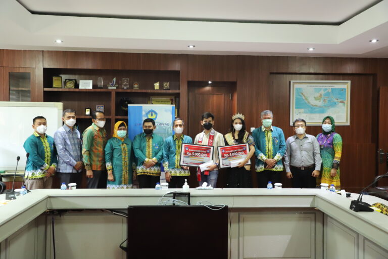 Rektor Apresiasi Mahasiswa Unila Miss dan Mister Tourism 2022