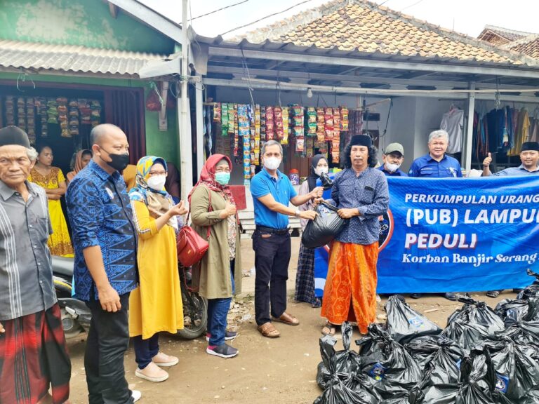 PUB Lampung Salurkan Bantuan Korban Banjir Desa Kenari Banten