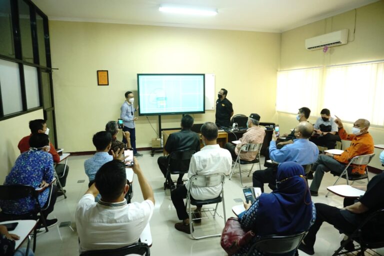 Presentasi Perangkat Interactive Flat Panel dan Software Pendidikan PT Asaba