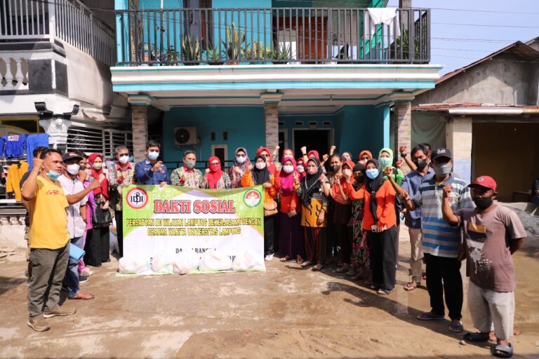 DWP Unila dan IDI Lampung Bagikan 431 Paket Sembako