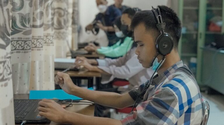 Empat Peserta Penyandang Tunanetra Ikuti UTBK-SBMPTN Unila