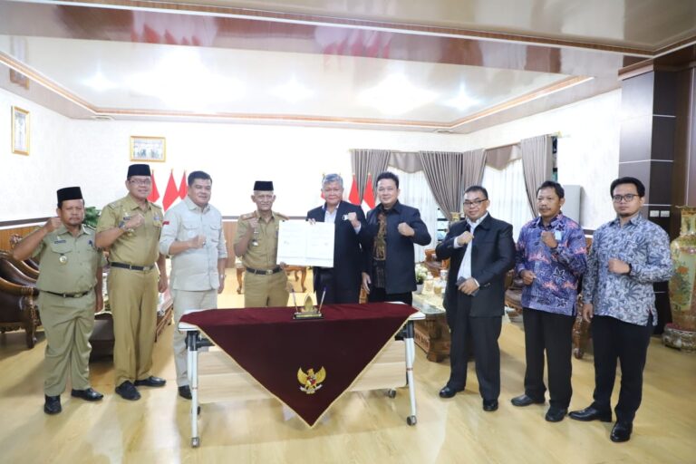 Unila-Pemkab Lampung Tengah Tanda Tangani PKS PSDKU