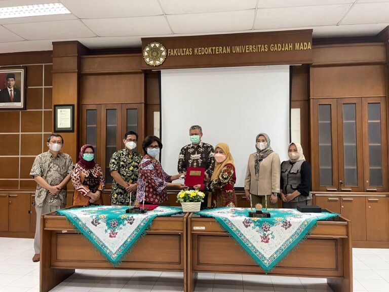 PKS FK Unila-FKKMK UGM Ditanda Tangani Rektor Terpilih UGM