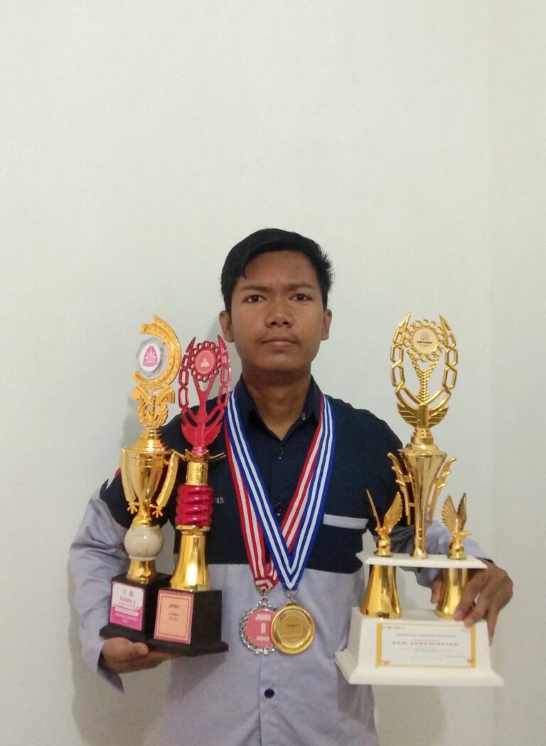 Desain Poster Antarkan Mahasiswa PGSD Unila Raih Tiga Prestasi