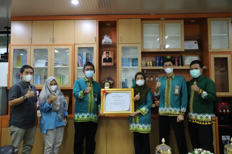 Unila Raih Penghargaan Kategori: Satker Besar dalam Kecepatan dan Keakuratan Penyampaian SPM Gaji Induk TA 2022