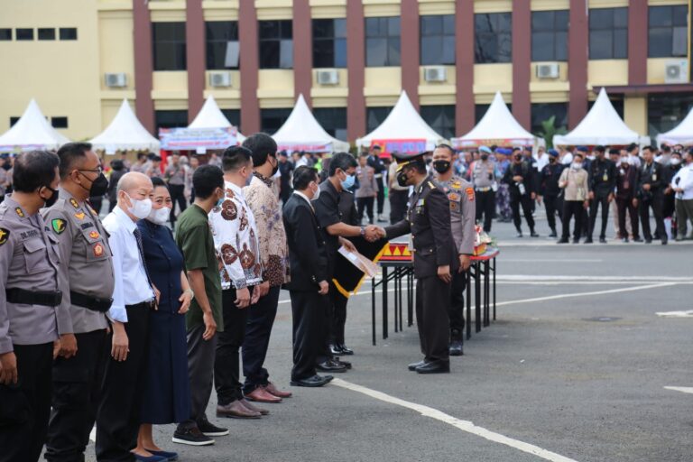 Aktif Dukung Program Vaksinasi Covid-19, Prof. Asep Raih Penghargaan dari Polda Lampung 