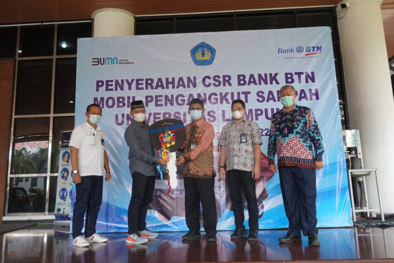 Unila Terima 1 Unit Mobil Pengangkut Sampah CSR BTN