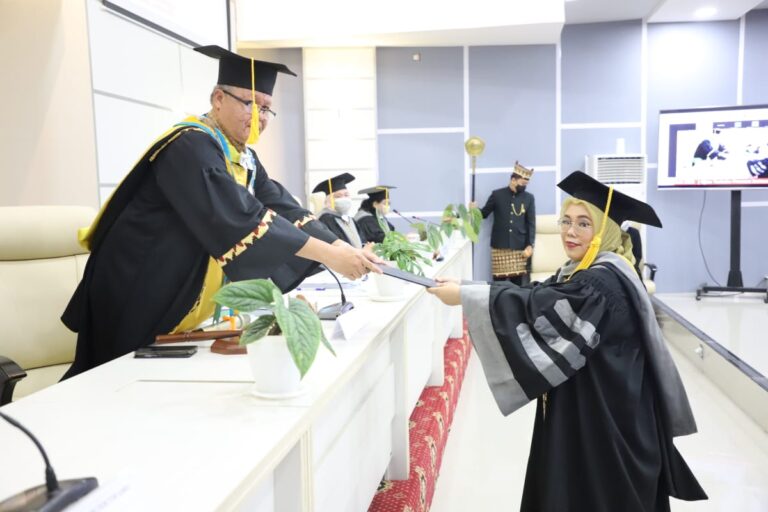 Ujian Terbuka Program Doktor Ilmu Ekonomi Maristiana Ayu