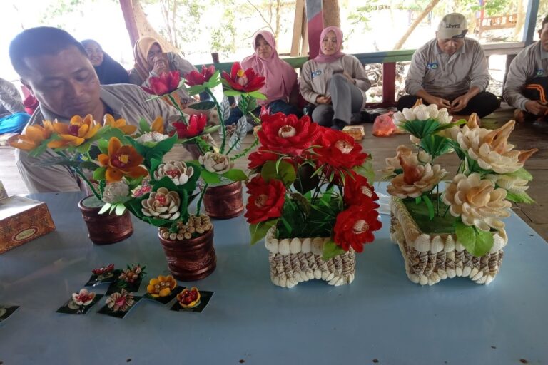 PKM Pokdarwis dalam Pengembangan Ekowisata Hutan Mangrove Berkelanjutan di Desa Margasari 