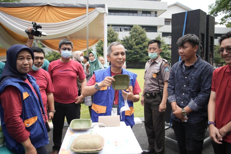 Rektor Buka LPPM Expo Pameran Hasil Penelitian dan Pengabdian Masyarakat