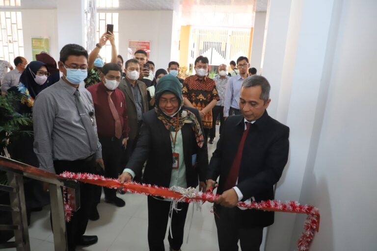 Rektor Resmikan Gedung LK dan Foodcourt FISIP 