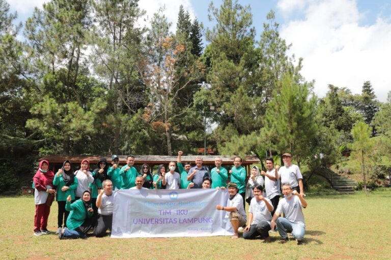 Rektor Beserta Jajaran Bangun Kekompakan Lewat Character Building