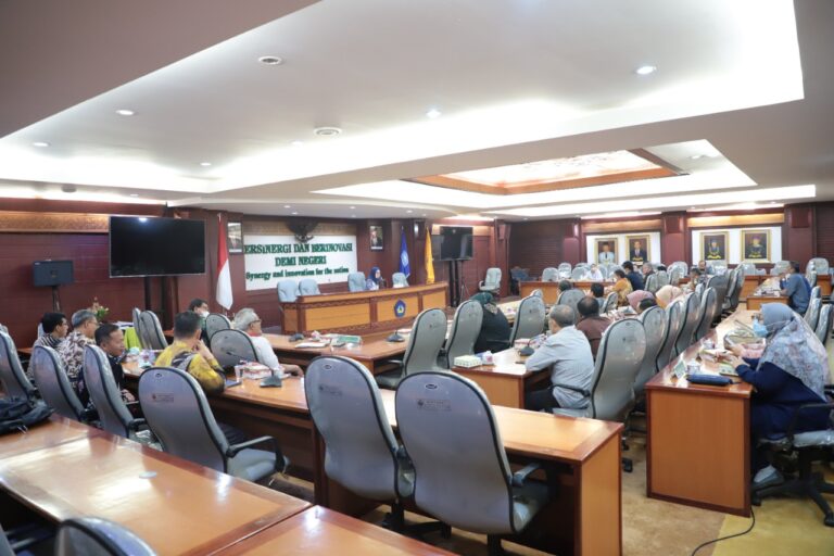 Senat Gelar Rapat Pemilihan Ketua PAW