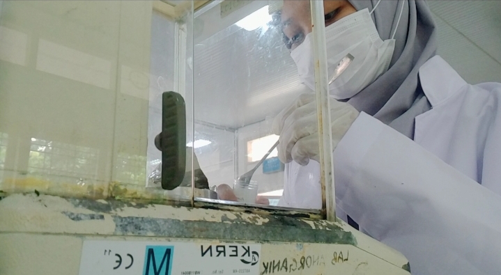 Tim PKM-RE Unila Manfaatkan Umbi Porang Lokal untuk Bioplastik Ramah Lingkungan 