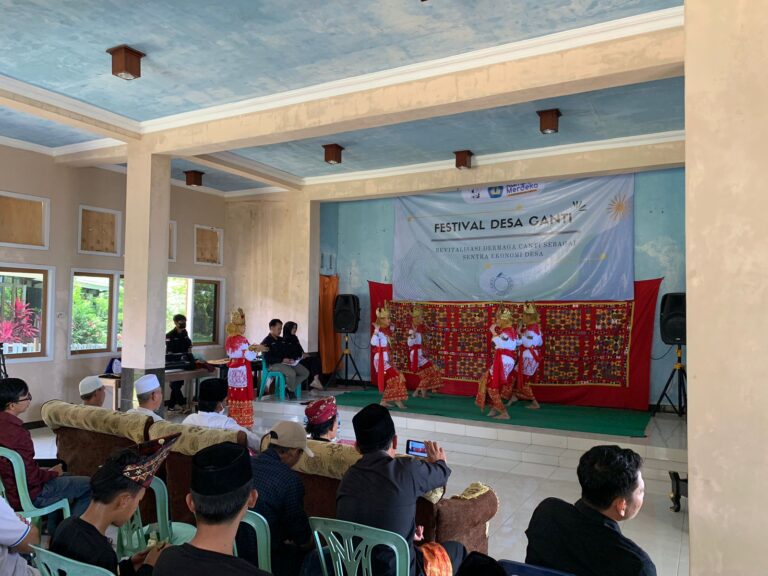 Himatro Unila Tutup PPK Ormawa di Desa Canti dengan Festival