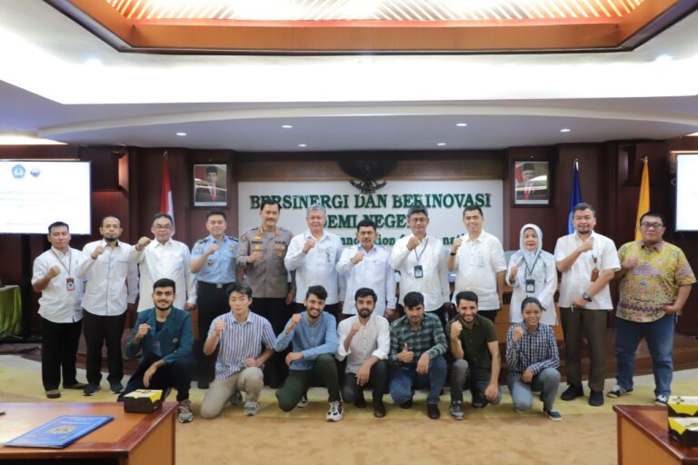 UPT PKLI Adakan Orientasi bagi Lima Mahasiswa Asing