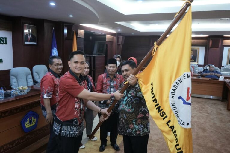 Prof. Yulianto Lepas Kontingen BPMSI Lampung pada Peksiminas ke-16