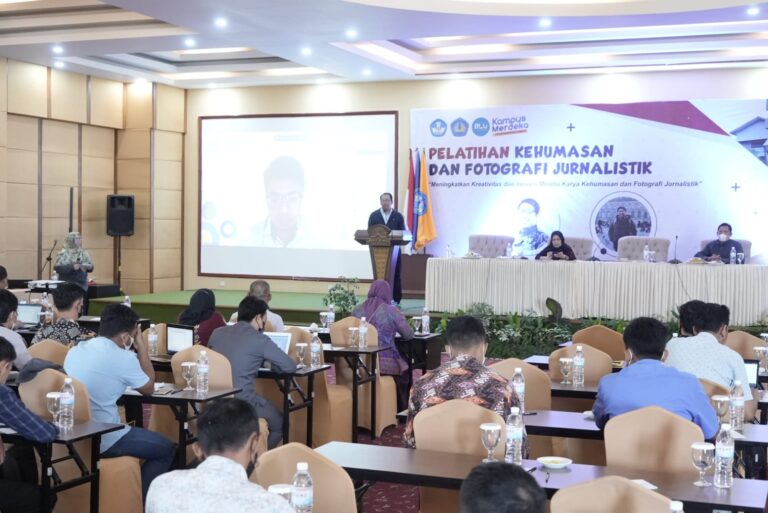 Subbagian Humas Asah Keterampilan Tenaga Kependidikan Bidang Kehumasan dan Fotografi