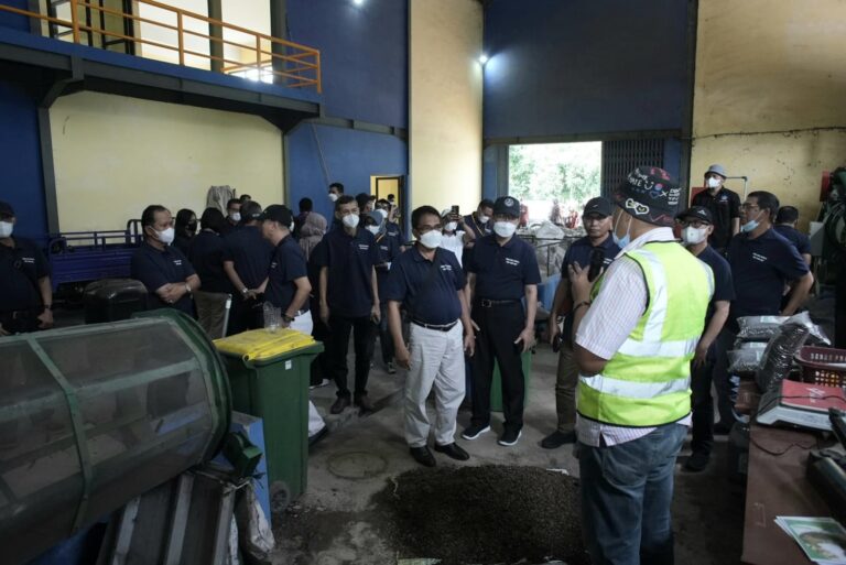 Delegasi Rakernas Forum WR II Kunjungi TPST Unila 