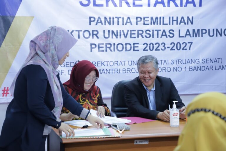 Susul Empat Peserta, Tiga Kandidat Bakal Calon Rektor Unila Daftarkan Diri