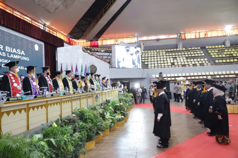 Unila Kukuhkan 19 Guru Besar