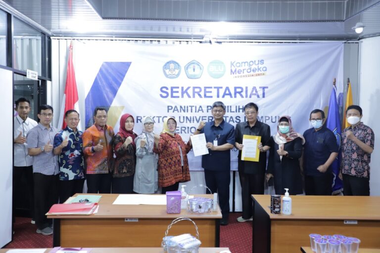 Hari Terakhir, Prof. Asep Daftarkan Diri sebagai Bakal Calon Rektor Unila 2023 – 2027