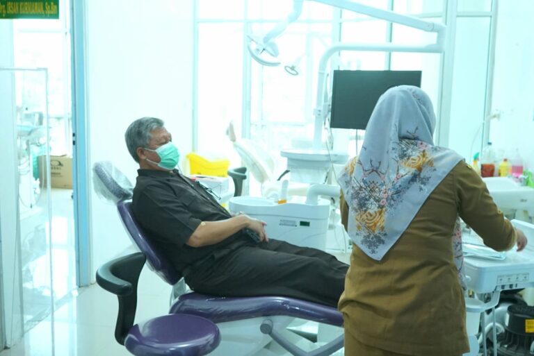 Kandidat Bakal Calon Rektor Unila Lakukan Pemeriksaan Kesehatan