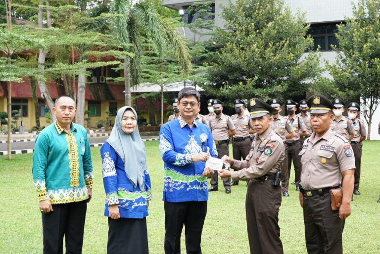 Apel Pagi dan Pemberian Tali Asih Komandan Satpam Sugiyono