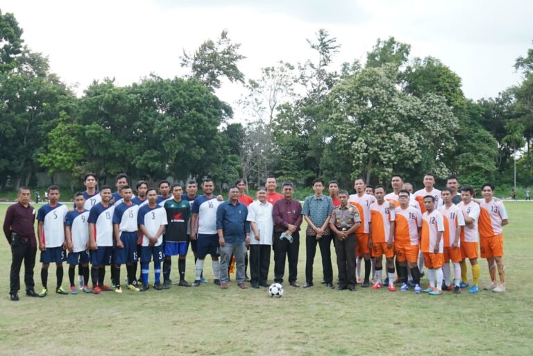 WR II Buka Pertandingan Sepak Bola Persahabatan Unila