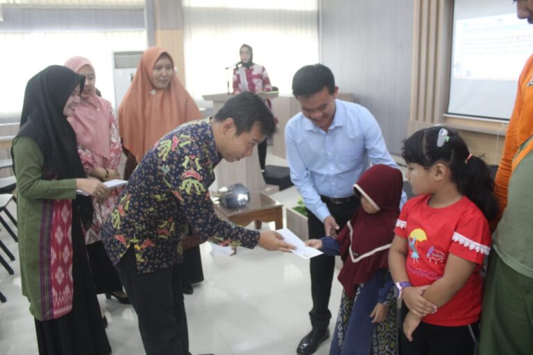 DWP Subunit FISIP Gelar Bakti Sosial