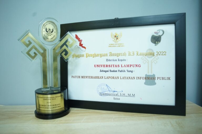 Unila Raih Anugerah KIP Kategori Patuh Menyampaikan Laporan Layanan Informasi Publik