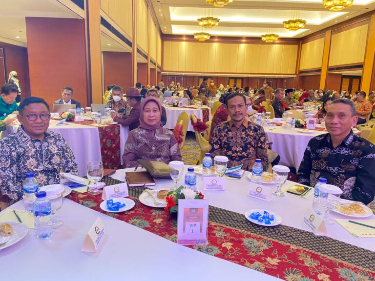 Rektor Ikuti Rakor dan Semnas Badan Keahlian DPR RI