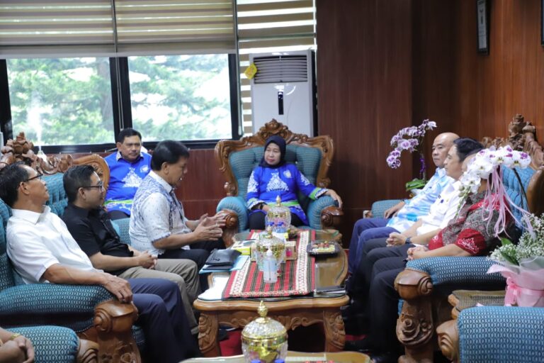 Rektor Terima Audiensi IKA Unila