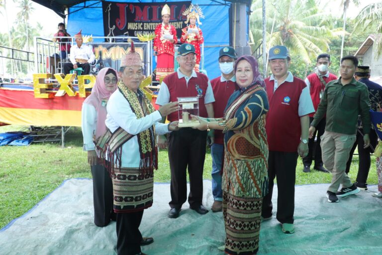 Rektor Sambangi Lokasi KKN di Pesisir Barat