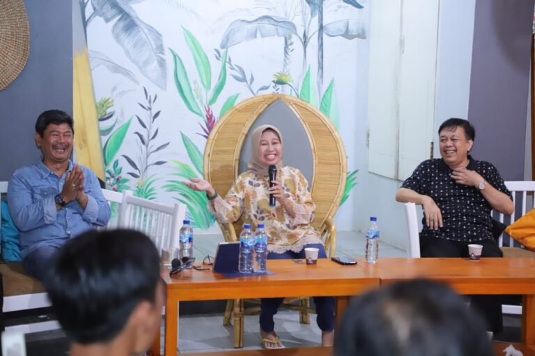 Rektor Lakukan Kunjungan dan Monitoring Mahasiswa KKN di Pesisir Barat 