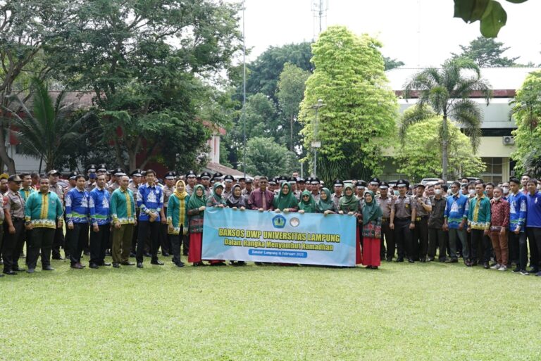 Prof. Asep Hadiri Apel Pagi dan Baksos DWP Unila