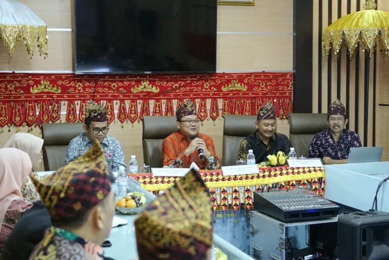 Warek Akademik Membuka Asesmen Lapangan S2 Pendidikan Bahasa dan Kebudayaan Lampung FKIP Unila