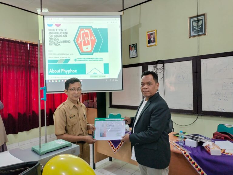 Terapkan Praktikum Fisika Berbasis Android, Pendidikan Fisika FKIP Unila latih Guru Fisika SMA Kota Bandar Lampung