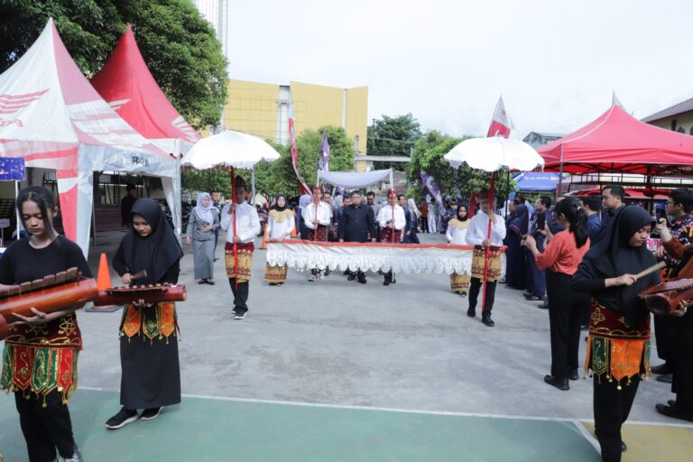 Warek PKTIK Membuka Youth Project VI Tahun 2023 SMA YP Unila