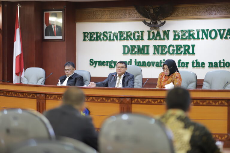 Unila Gandeng Perguruan Tinggi Mitra Bahas SBMPTL