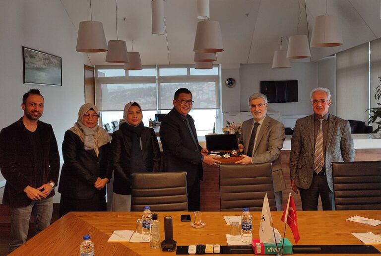 Dukung Pencapaian IKU 8 Unila, FEB Unila Jalin Keja Sama dengan Sekolah Bisnis Turki