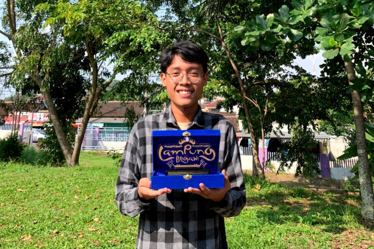 Mahasiswa Unila Juara Lomba Desain Busana Muslim Bertema Celugam