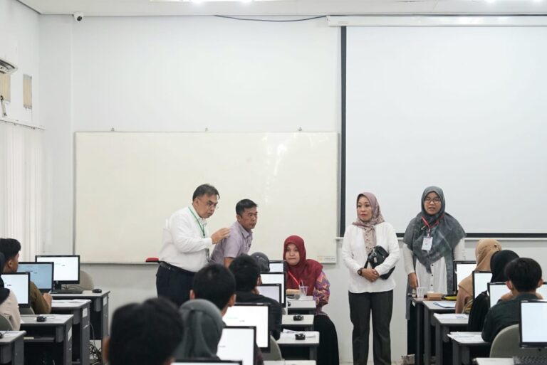Wakil Rektor Unila Monitor Pelaksanaan UTBK SNBT 2023 dengan Ketat