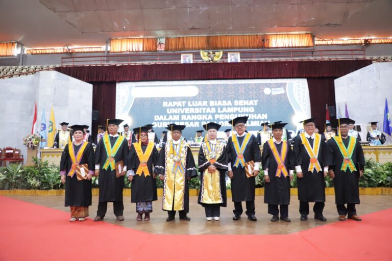 Unila Kukuhkan Tujuh Guru Besar di Berbagai Bidang Keilmuan 