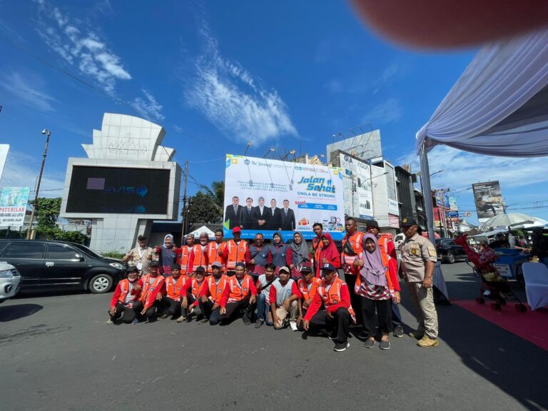 Tim Kebersihan Unila Sukses Jaga Kebersihan Jalan Sehat 