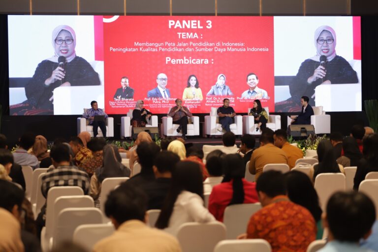 Rektor Raih Apresiasi dari PPI Dunia dalam Diskusi Panel Pendidikan