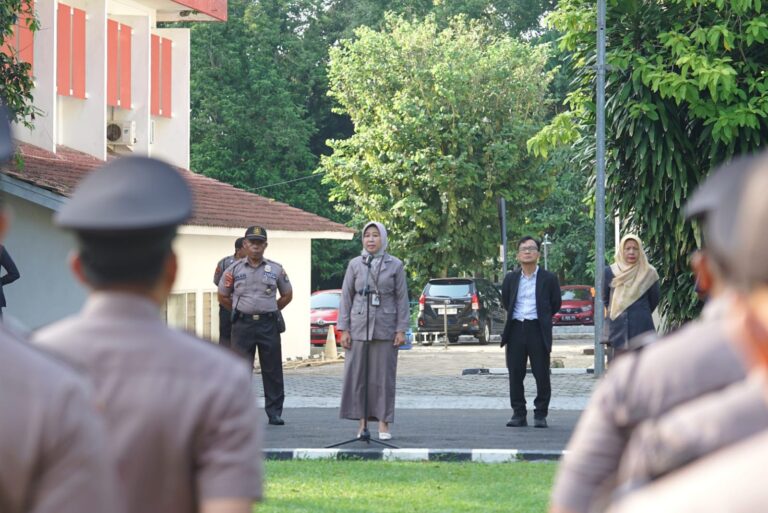 Rektor Beri Pengarahan pada Anggota Satuan Pengaman 