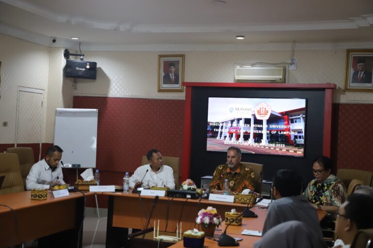 Monash University Jalin Kerja Sama dengan FH Unila