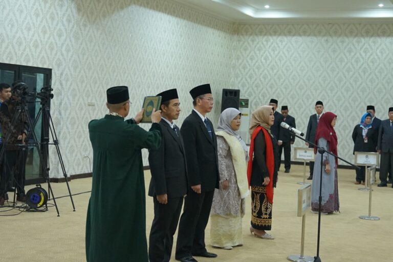 Rektor Lantik Empat Pejabat Baru